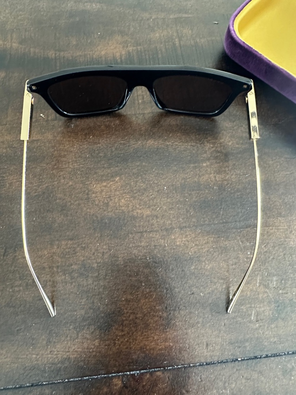 Gucci women Black Sunglasses with Dark Lenses - Picture 3 of 6